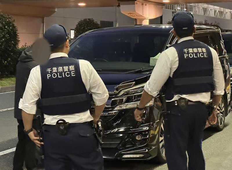 【成田空港で中国人「違法ハイヤー集団」が横行中！】「週刊文春」記者が現地取材「警備員がいくら注意しても…無視される」「白タクがいなくなっても、被害は続いているんです」