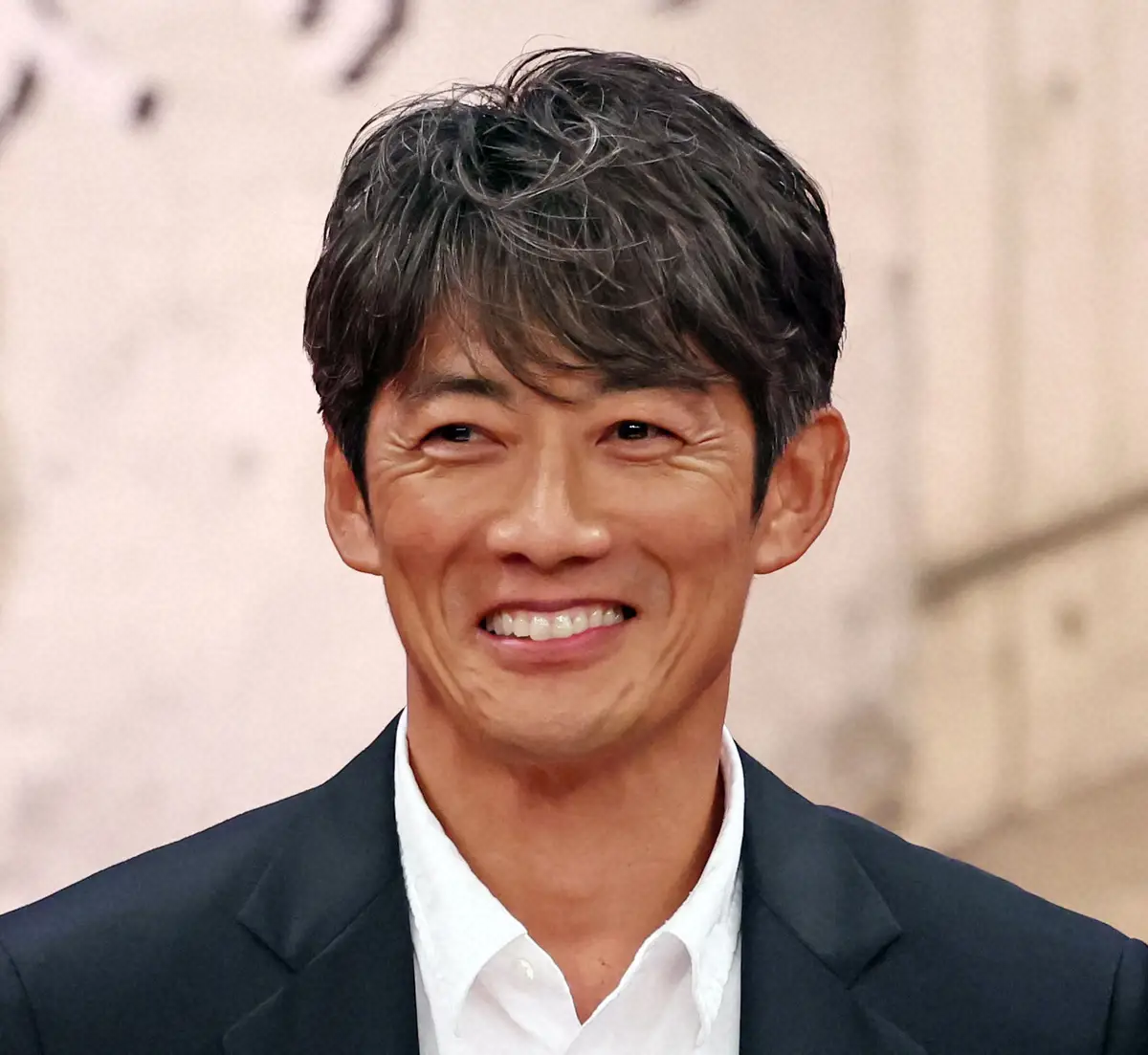 反町隆史　“人生初”路線バスの運賃支払い「すごいね。バスってこうやって降りるんだ」