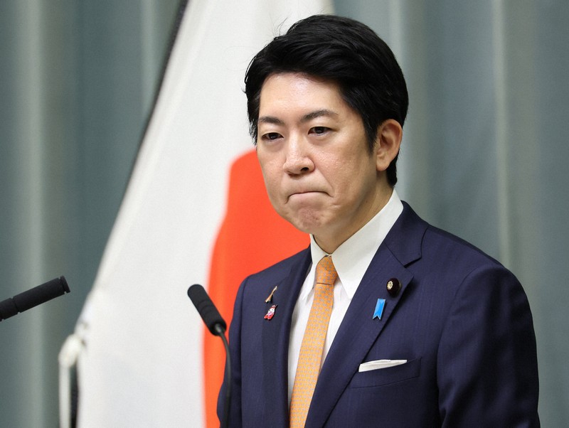 佐藤副長官、旧統一教会集会「妻が参加」認める　安倍氏銃撃事件当日