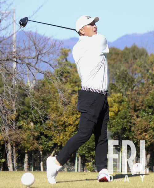 【野球】「監督とだけは本当に勘弁」巨人・納会ゴルフで「阿部監督と誰も組みたがらず…」まさかの独りぼっち危機に「救世主リチャード」