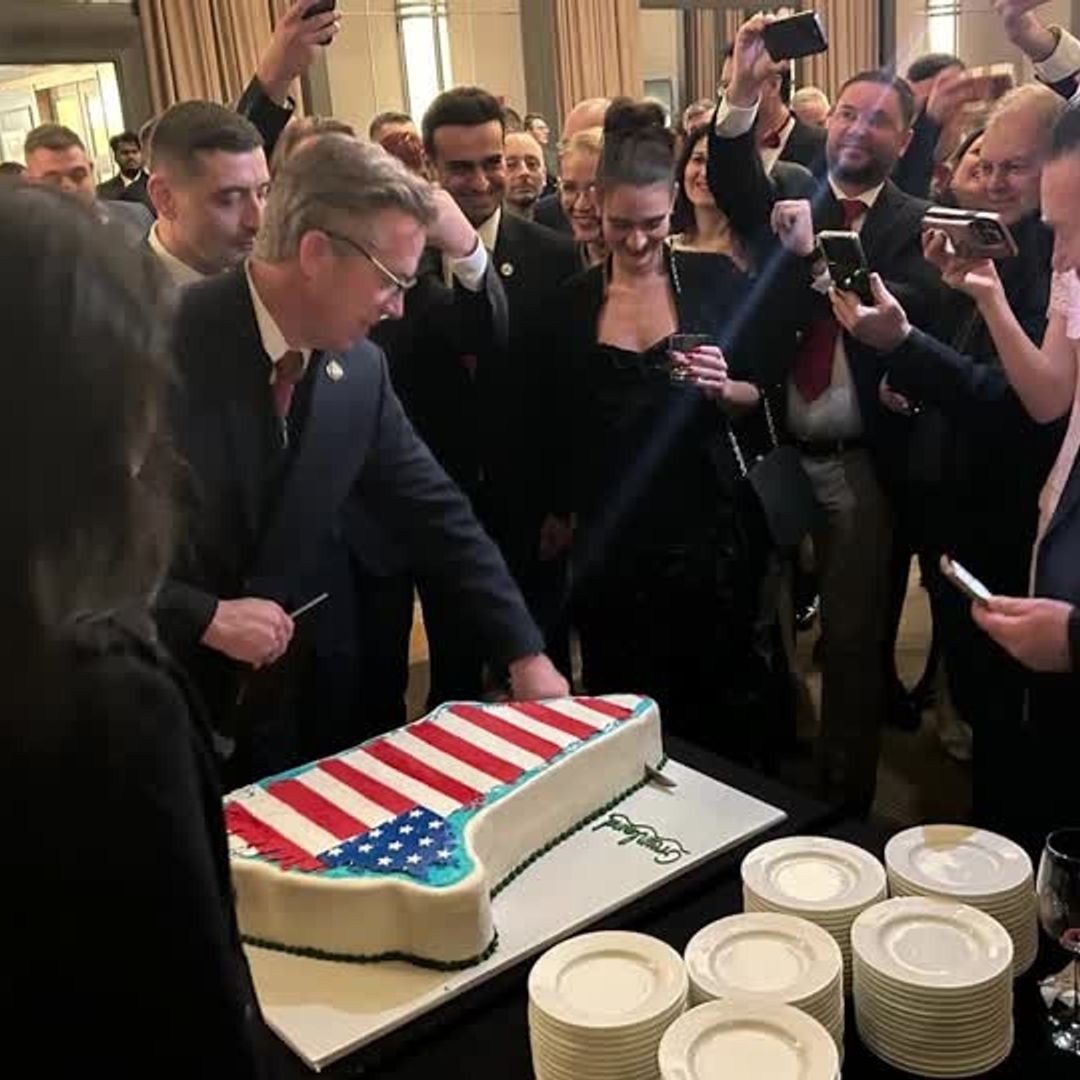 【国際】星条旗の色の「グリーンランド型」ケーキ、米共和党系団体の集会で