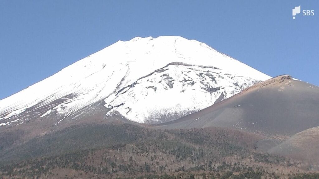 中国国籍の男性「日本で一番高い山に登りたかった」「冬の富士山は初めて」負傷して救助を要請