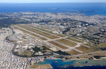 【沖縄】ヘリ強風で基地内の学校教員の日本人女性死亡　米軍嘉手納、着陸時に転倒