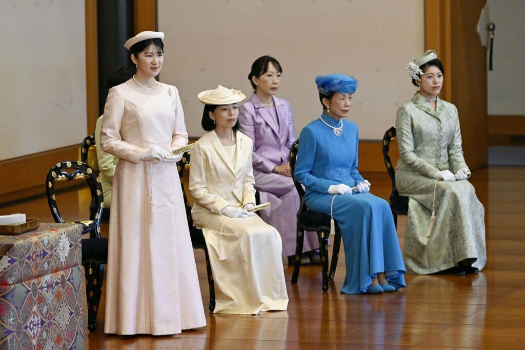 プレジデント「歌会始で愛子様は「人」を詠み悠仁様は「昆虫」を詠んだ。人間性の違い」