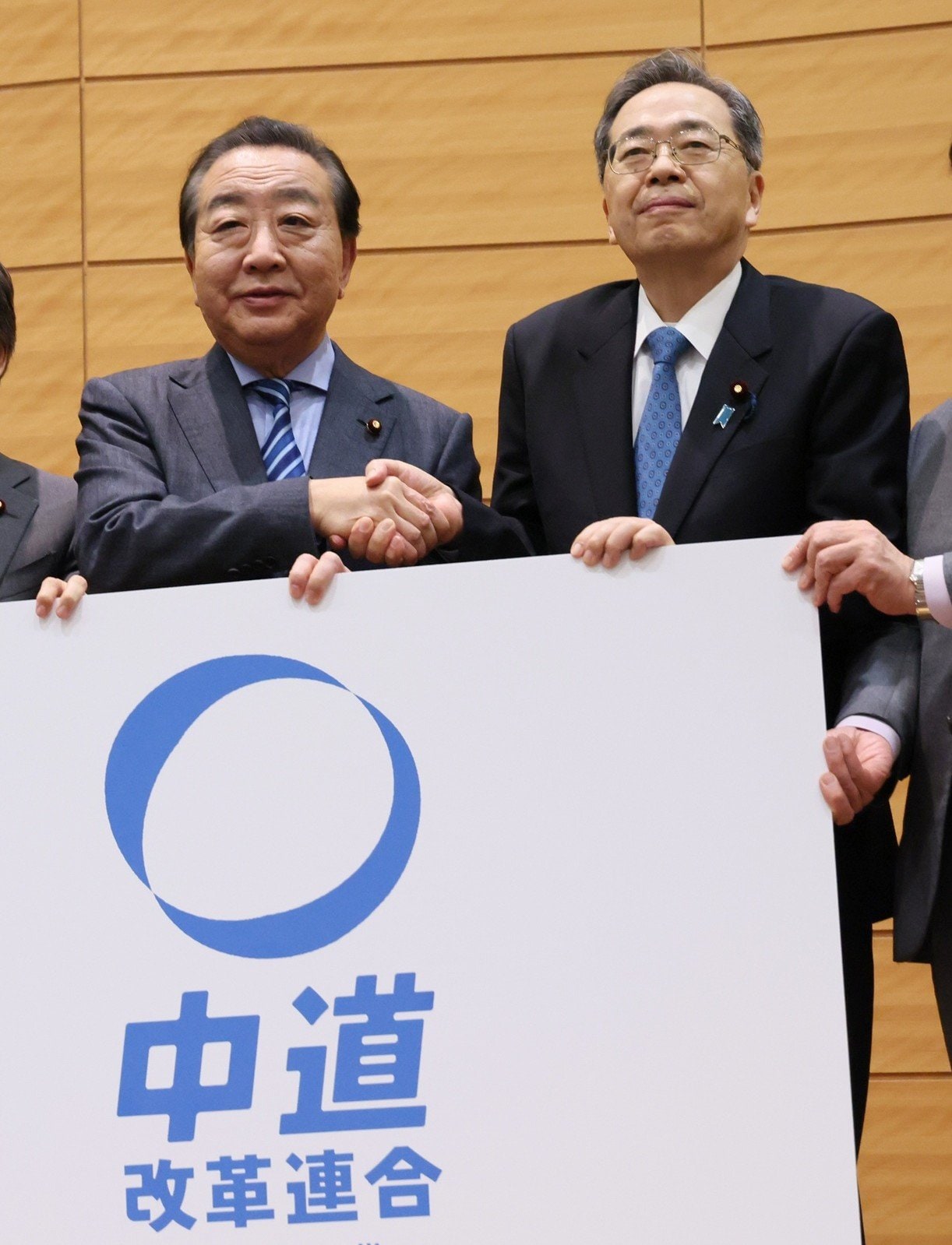 会長自ら“大号令”…創価学会員が明かす「新党」支援の実態　「まずは『比例は中道へ』と呼びかけ」「自民党とのしがらみもある」AERA