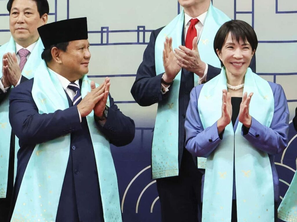 【高市首相】APECで〝陽キャ〟外交　イスをスルスル寄せてインドネシア大統領と話し込む(産経)