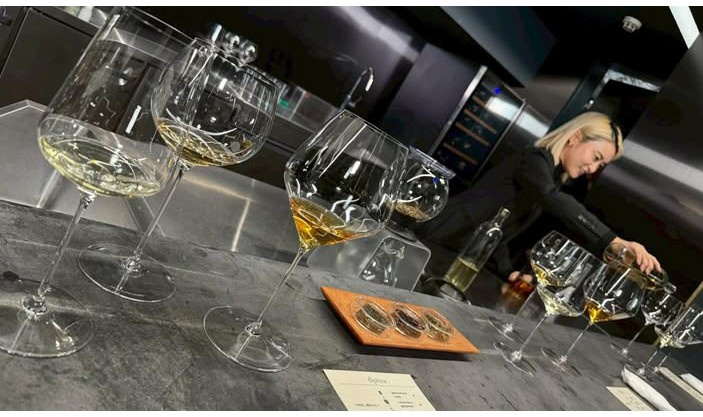 再)【芸能】小島瑠璃子、お茶専門店をオープン！　本人接客1万円コースが即完売  「心身の不調から…」発信していた開店理由