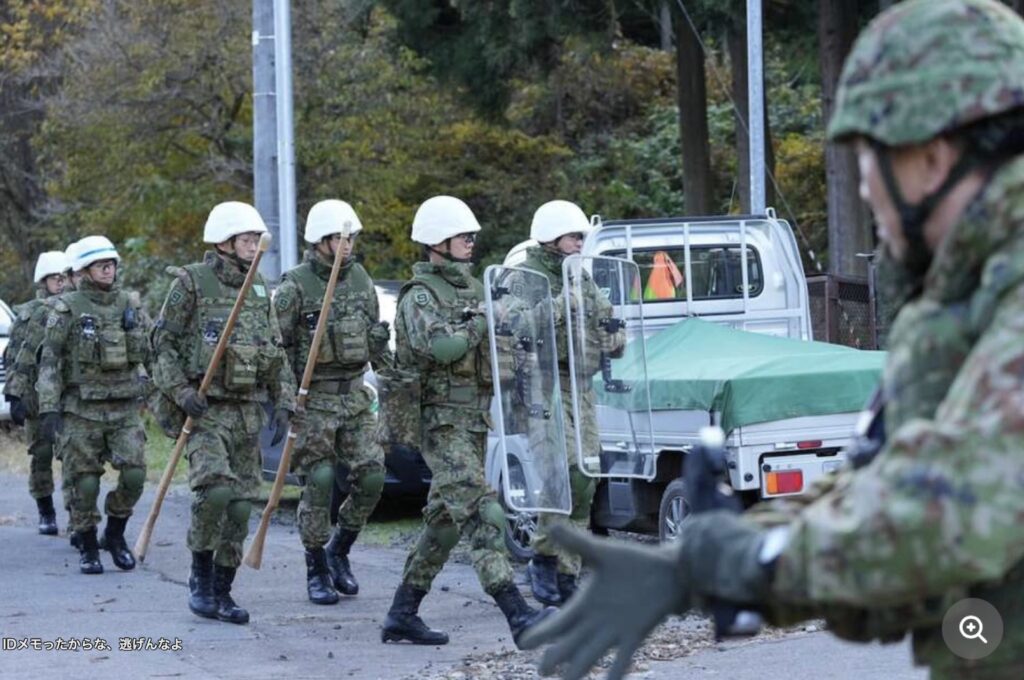 【画像】クマ対応で派遣された自衛隊、装備がちいかわの討伐仕様みたい