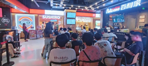 スシロー（中国語・寿司郎）  中国で大行列ww
