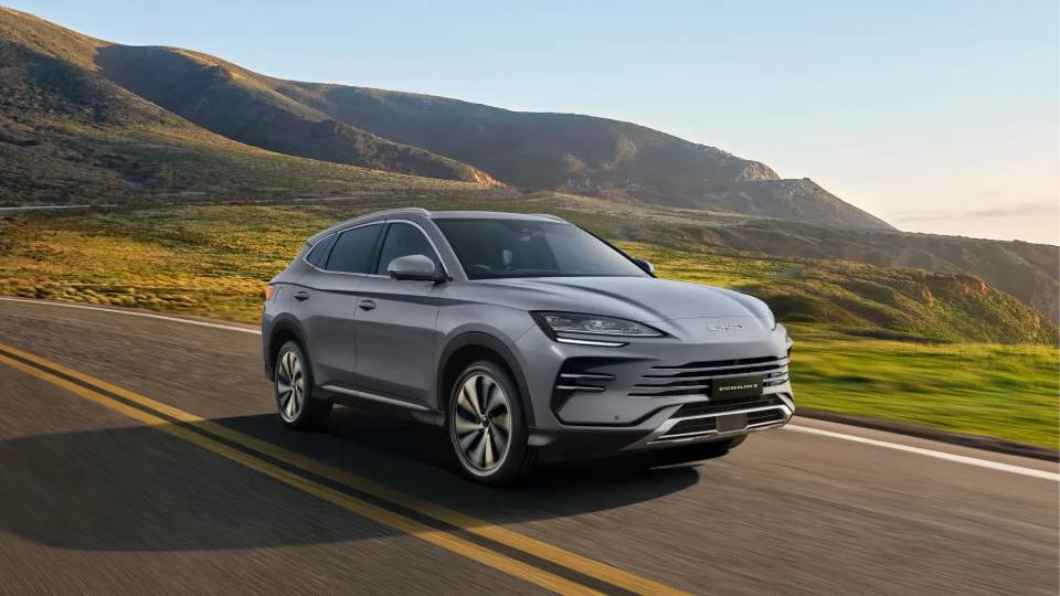 中国BYDが日本初のPHVを販売。３９８万円