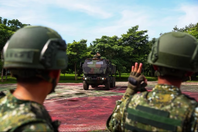 【CNN】米国と台湾、過去最大規模の武器売却を発表　HIMARS・榴弾砲・自爆ドローンなど