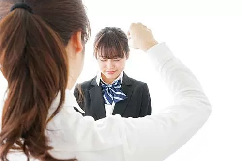 「ごめんなさい」は逆効果だった、市役所がクレーマー対応で弁護士を5人職員採用、何かあれば登場、1分でクレーマー撤退へ