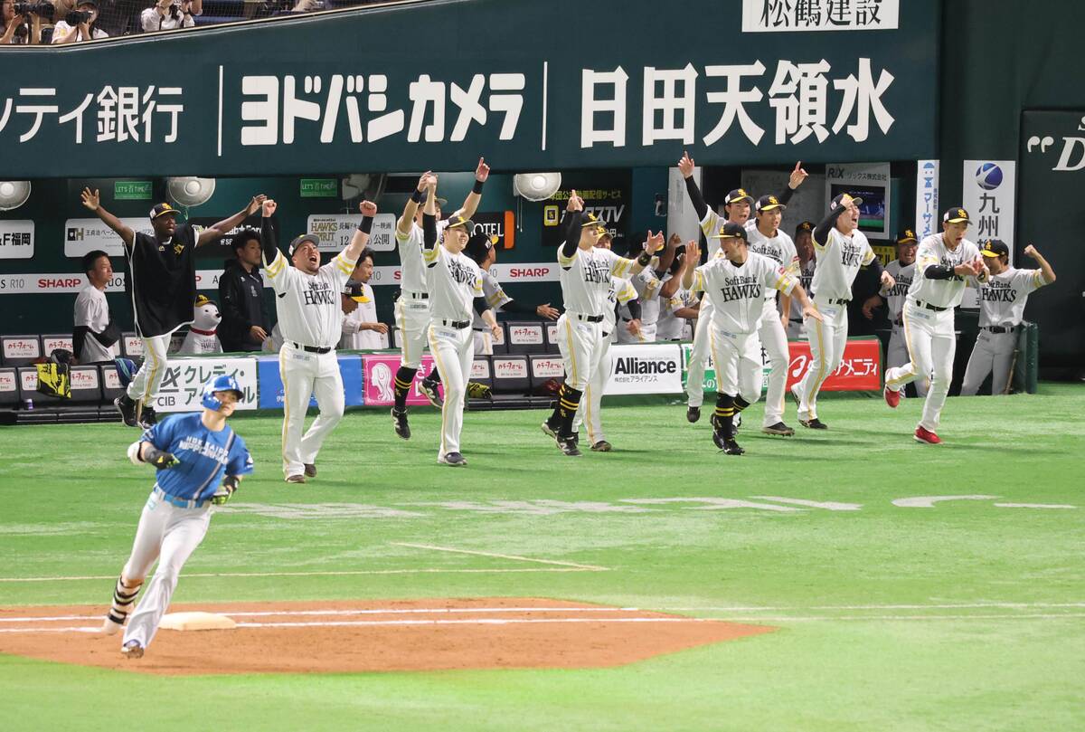 【野球】パ･リーグCS第6戦  H 2-1 F 　福岡ソフトバンクホークス日本シリーズ進出決定！　日本ハム守備の乱れから失点