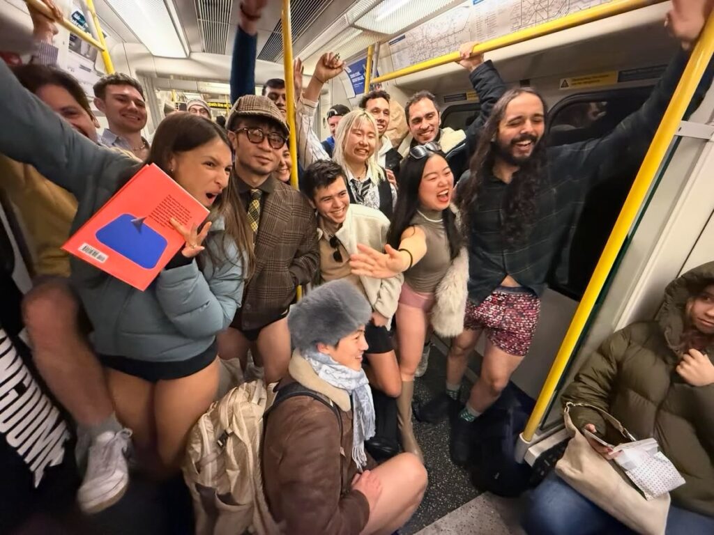 【画像】ニューヨークで「ズボンを履かない日」、開催中