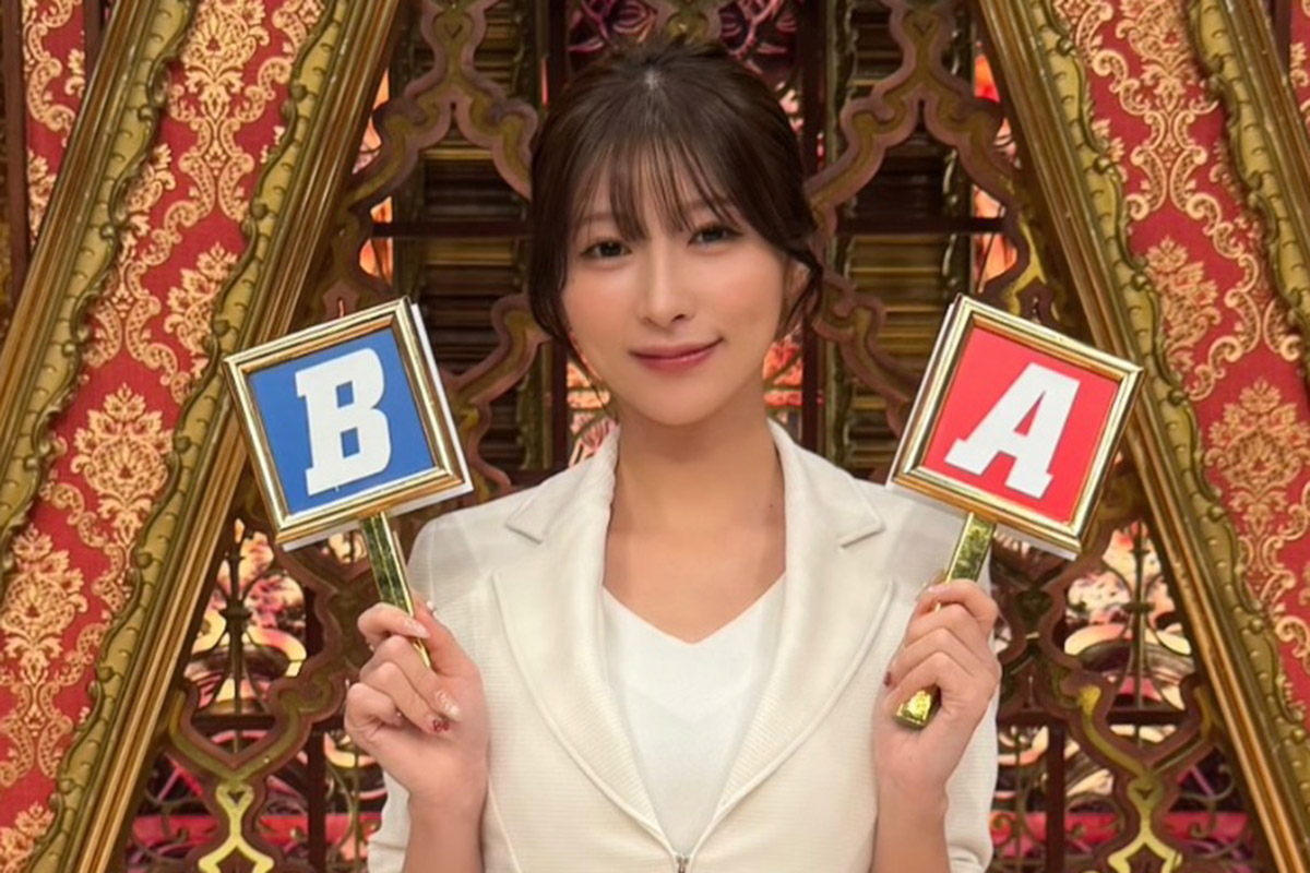 元日『格付けチェック！』アシスタントにネット反響「脚綺麗」「観ます」　正体は…3度目出演のレースクイーン