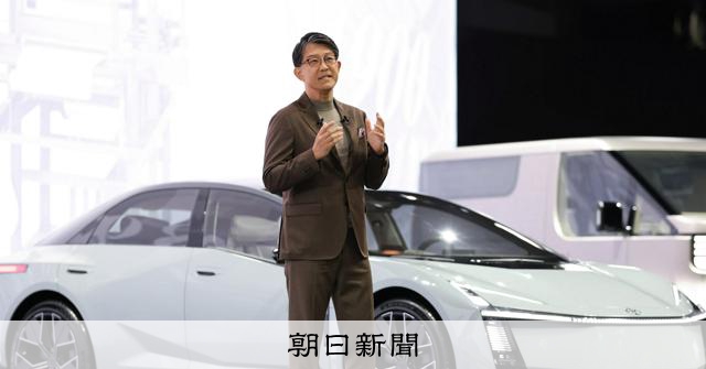 トヨタ、EVカローラ披露の背景に「全方位戦略」　各国事情に対応
