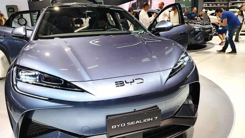 【日経】EVの新車開発期間を短縮せよ　中国メーカーが起こした文化革命