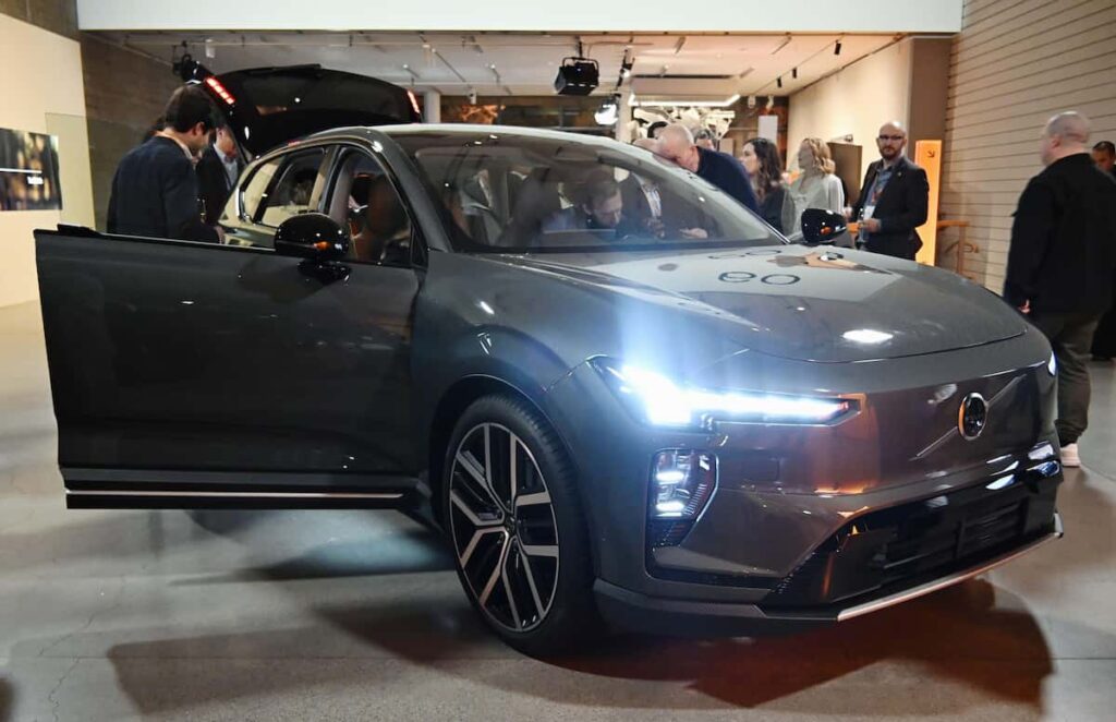 【クルマ】ボルボEVにグーグルAI「ジェミニ」を初搭載の新型車、運転補助機能搭載