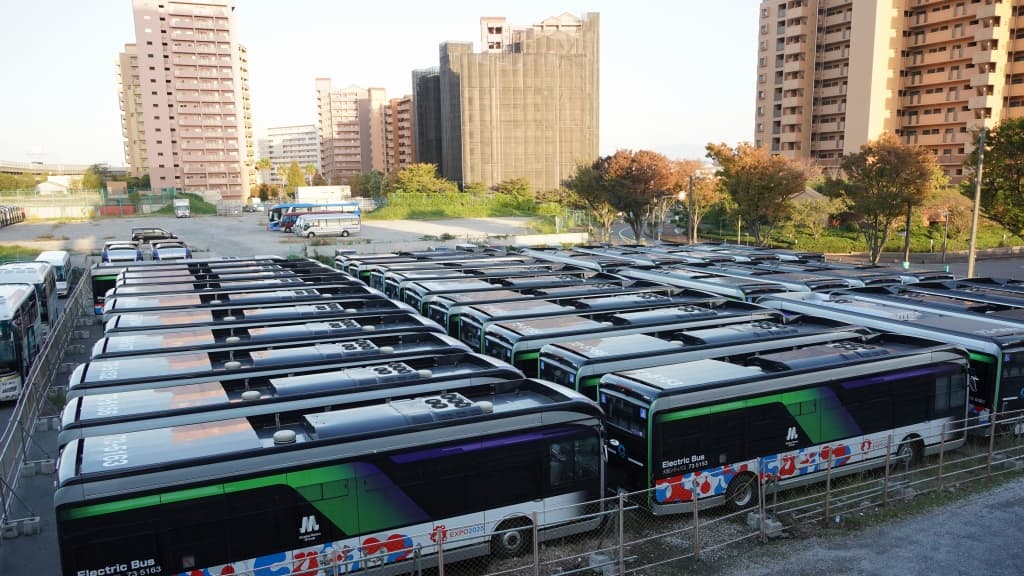 【万博】ついに大阪に「EVバスの墓場」が出現…不具合多発でリコールも出た『万博EVバス』の行方