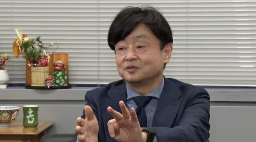 【画像】吉野家の社長さん、なんか違和感あると話題にwwwww