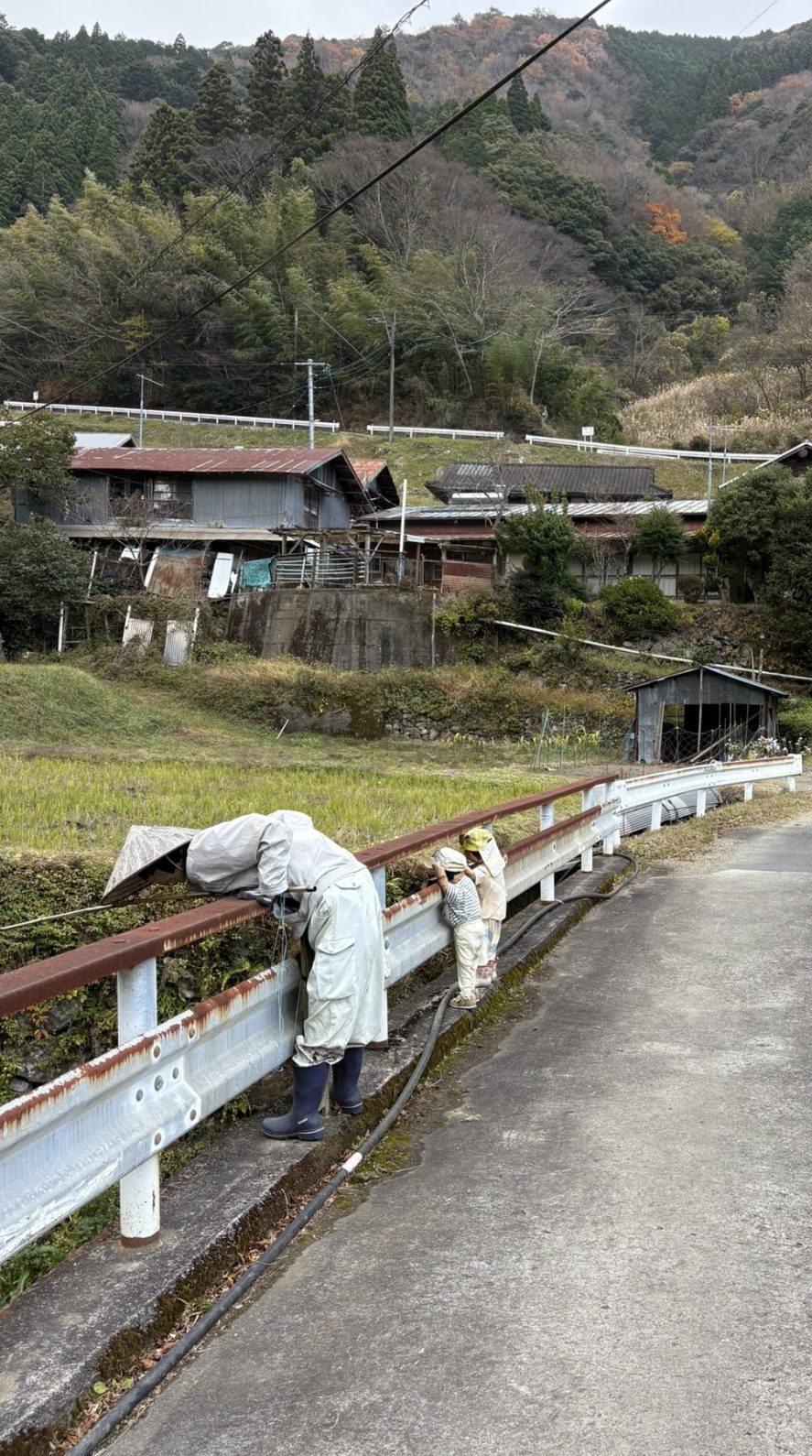 釣り人に道を尋ねようとしたら……カカシだった