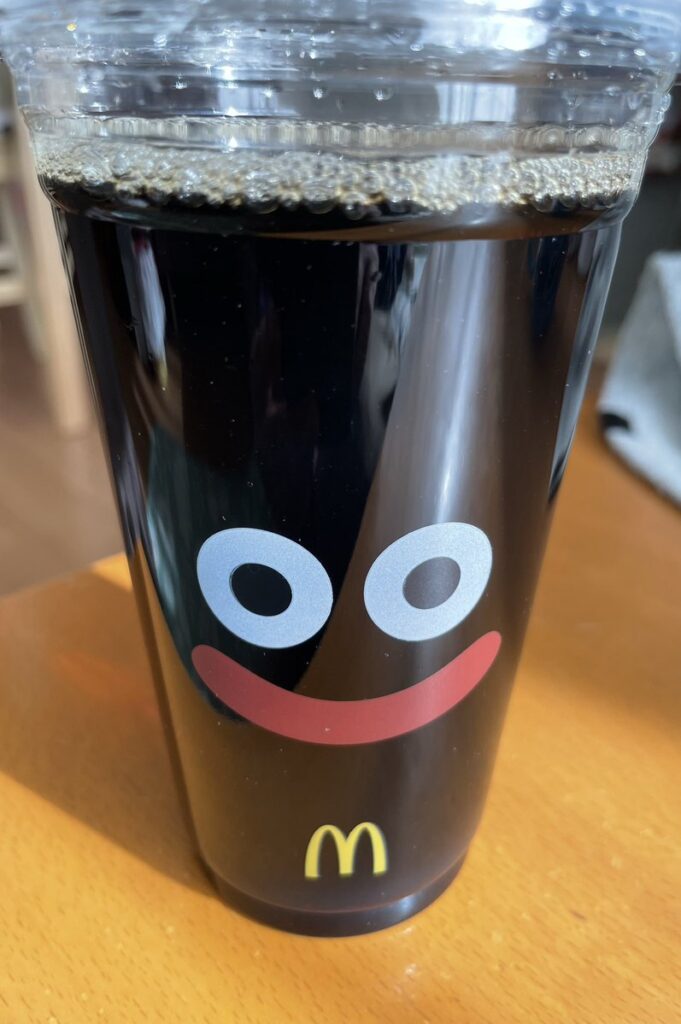 【悲報】マクドのドラクエコラボ、スライムカップが大人気すぎて終了。日本限定な理由はミスターポポ