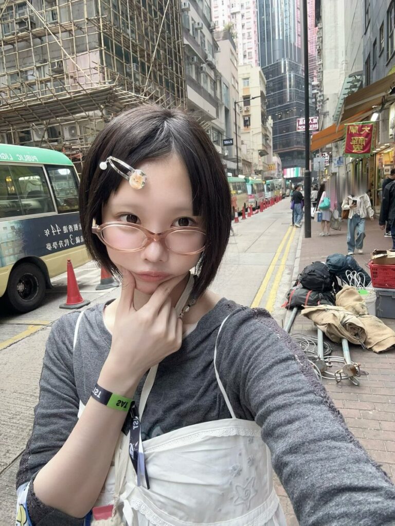 あのちゃん、自撮りショットに反響「まさかのノーメイク！？」「デコ出しかわいい」