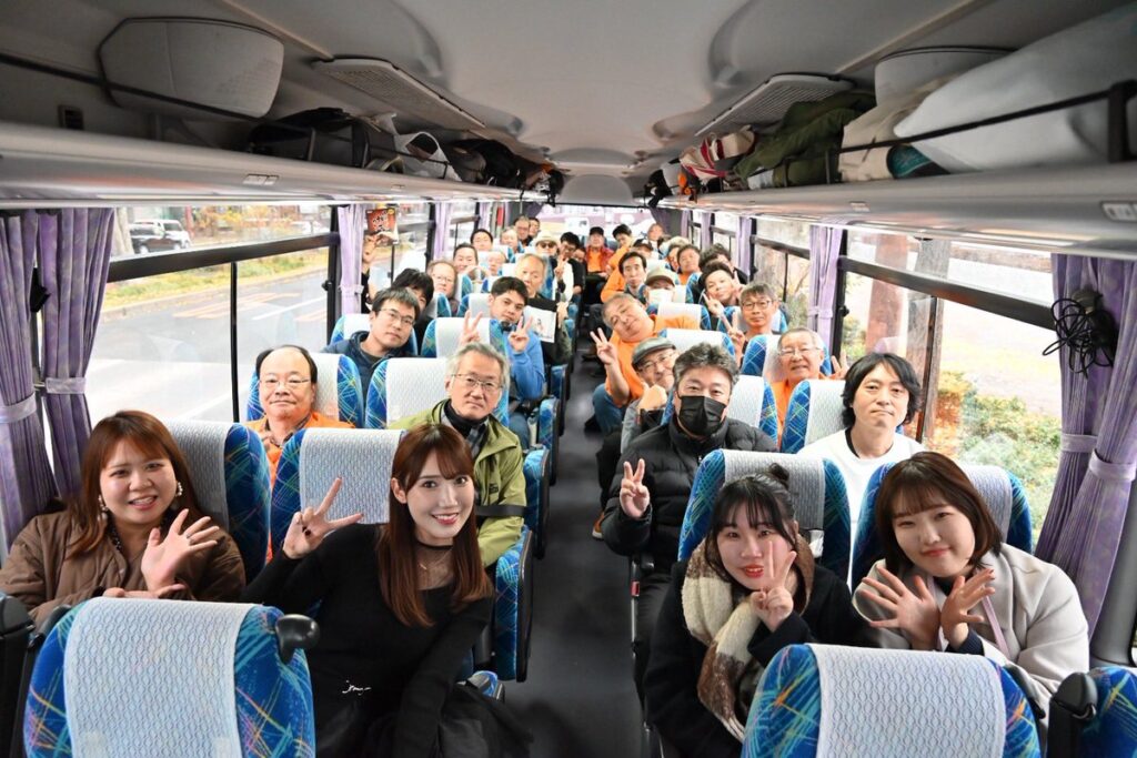 【動画】AKBアイドルの35000円バスツアーの動画が衝撃的だと話題にｗｗ