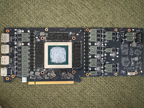 RTX4090のVRAMを24GB→48GBに　工賃約十万円その性能はいかに！？