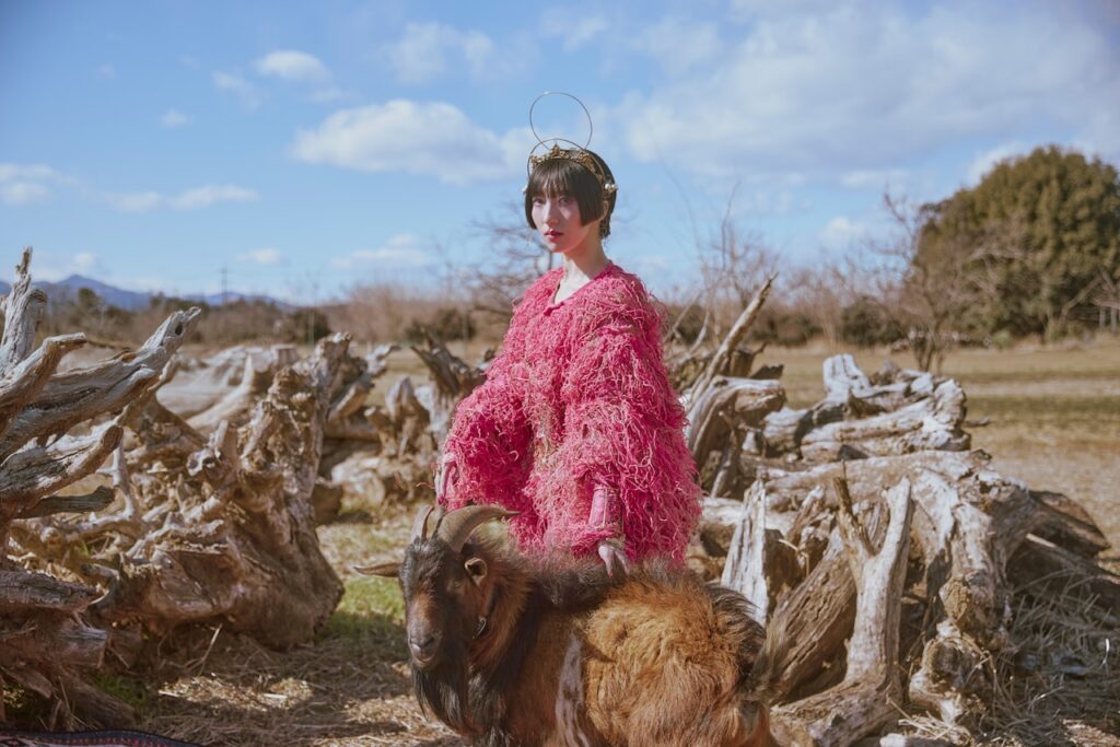 高市早苗首相を批判するシンガーソングライター 春ねむり、政治への怒りを楽曲に込めて投票呼びかける