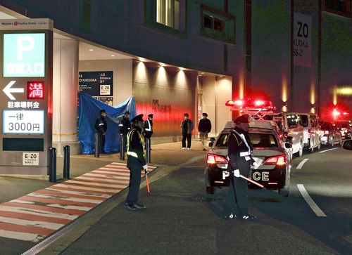 【芸能】『HKT48劇場』スタッフら刺傷事件　無職の30歳の男を殺人未遂容疑で逮捕…　包丁2本を所持　「殺そうと思って刺した」