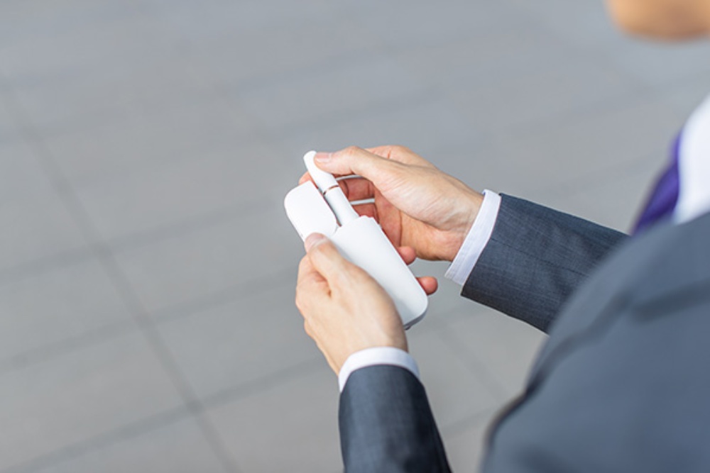 加熱式たばこ（HTP）使用者は職場で転倒しやすい？　特に20から30代