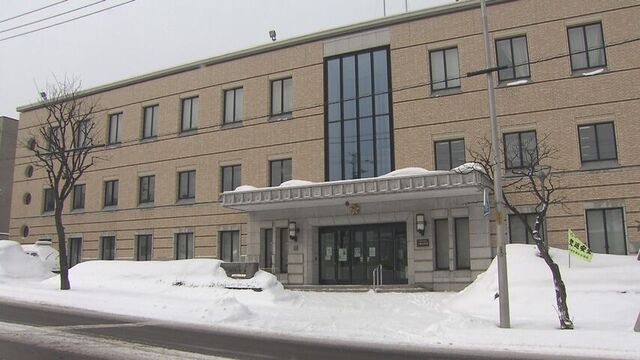 カセットコンロをIHヒーターの上に置いて焼き肉…ボンベ爆発　５１歳男性負傷　家族は別室にいて無事　小樽