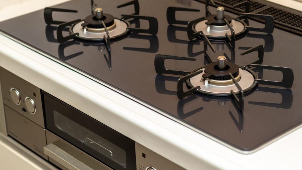 IH vs ガス結局どっち？→業者が語る「あえてガスコンロを選ぶ人」が急増してる理由とは？