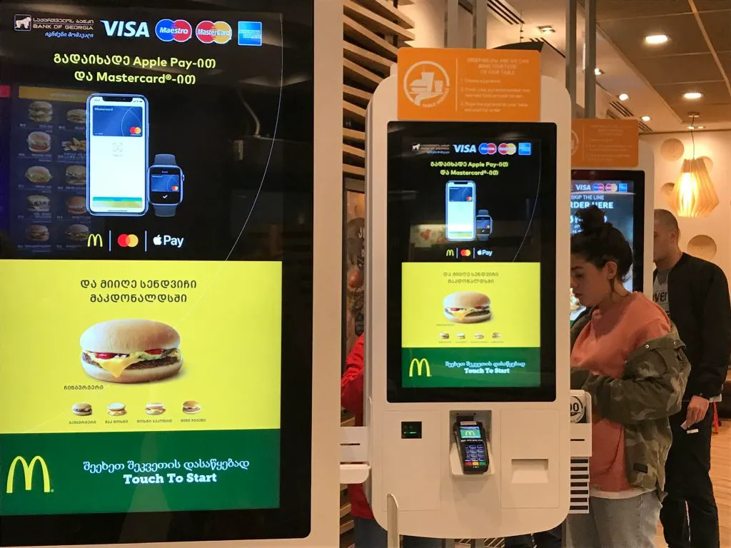 【悲報】マクドナルドさん、いつのまにかカウンターで注文出来ない