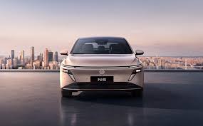 日産、初のPHEVセダン新型「N6」🇨🇳中国で発表 燃費2.9L/100kmでギネス世界記録を更新