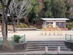 【北九州】遊具に「殺」「宮田卍」の文字…公園のトイレなどに複数の落書き発見、警察に被害届を提出へ