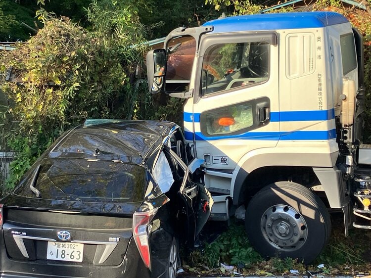 【宮城】10代男女5人が乗るプリウスがタンクローリーと事故　2人意識不明　大崎市