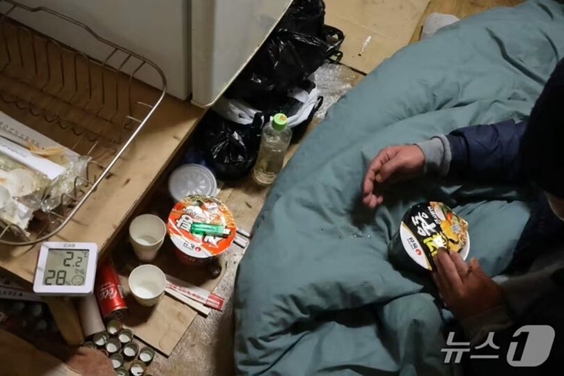 【チョッ〇ン村】 室内2.2度の極寒…電気ストーブも「火事が怖くて使えない」ソウル「簡易宿泊所」村