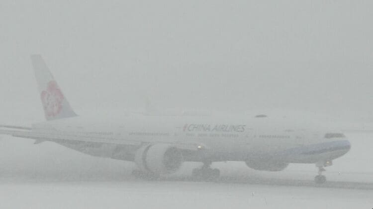 新千歳空港が低気圧で結構な大荒れ　国内線91便が欠航