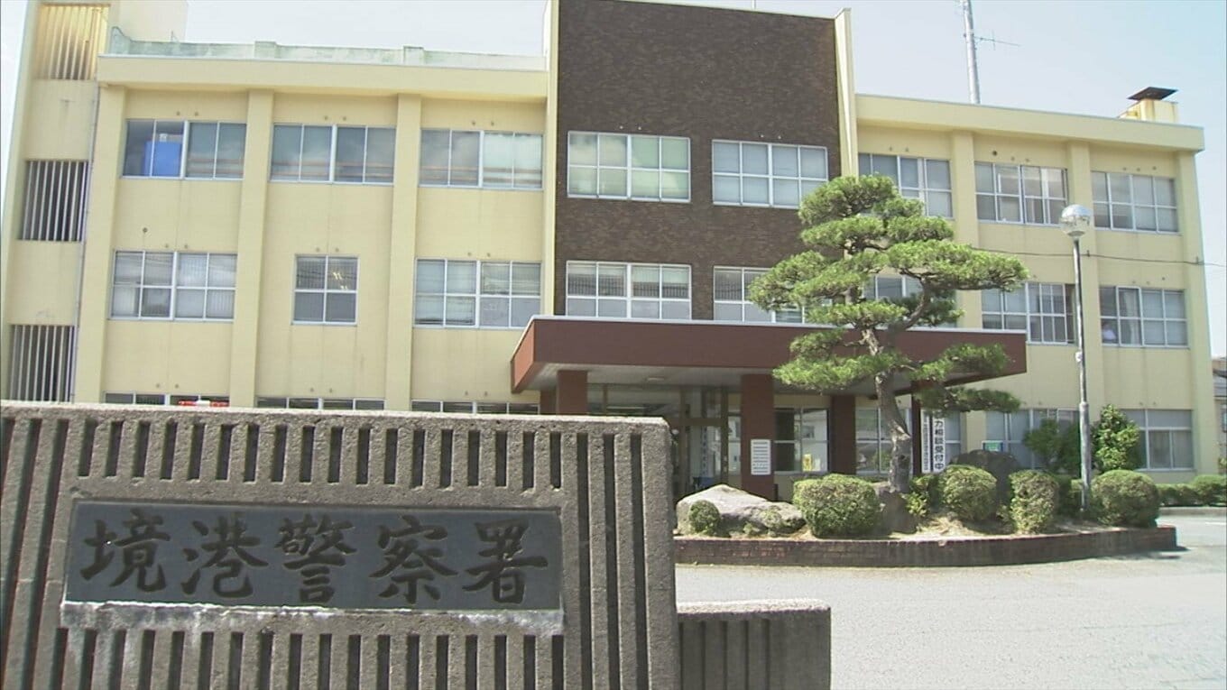 【╰⋃╯】「店内で下半身を露出した男性を見た」100円ショップで陰部を露出した疑い…自称・建築作業員の男(52)逮捕