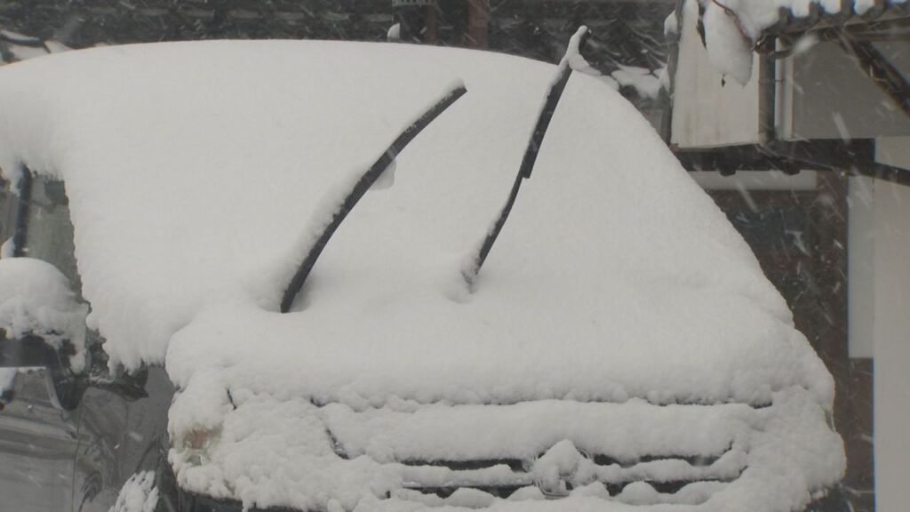 大雪時　ワイパー立てる?　JAF回答