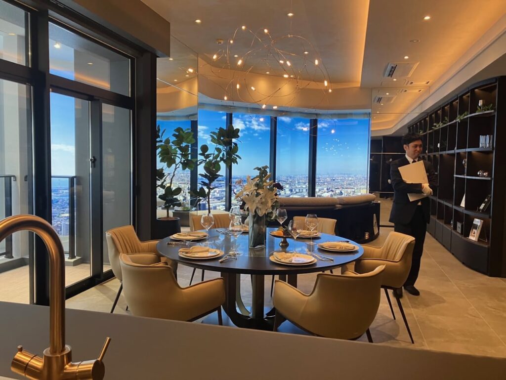 【JR船橋駅から徒歩2分という好立地】千葉県内で最高層となる51階建てのタワーマンション、総戸数は677で半分以上が1億円を上回る「億ション」、最高価格は7億円を超える見通し