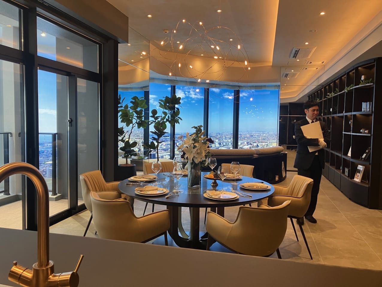 【JR船橋駅から徒歩2分という好立地】千葉県内で最高層となる51階建てのタワーマンション、総戸数は677で半分以上が1億円を上回る「億ション」、最高価格は7億円を超える見通し