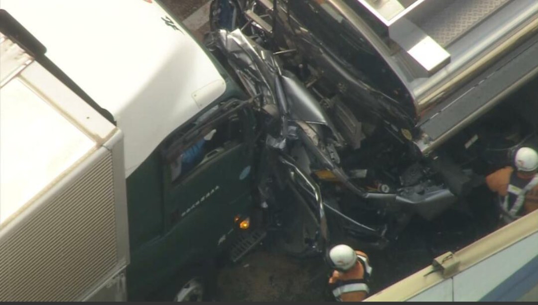 【定期】【悲報】軽自動車さん、厚さ30cmになってしまう……😭