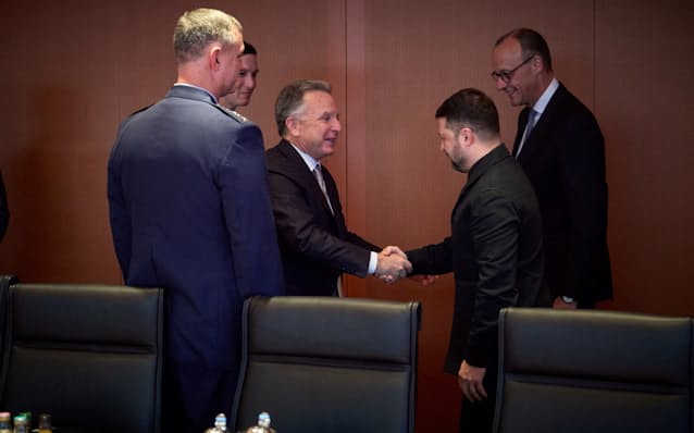 ゼレンスキー氏、NATO加盟断念に言及　ドイツで米代表団と