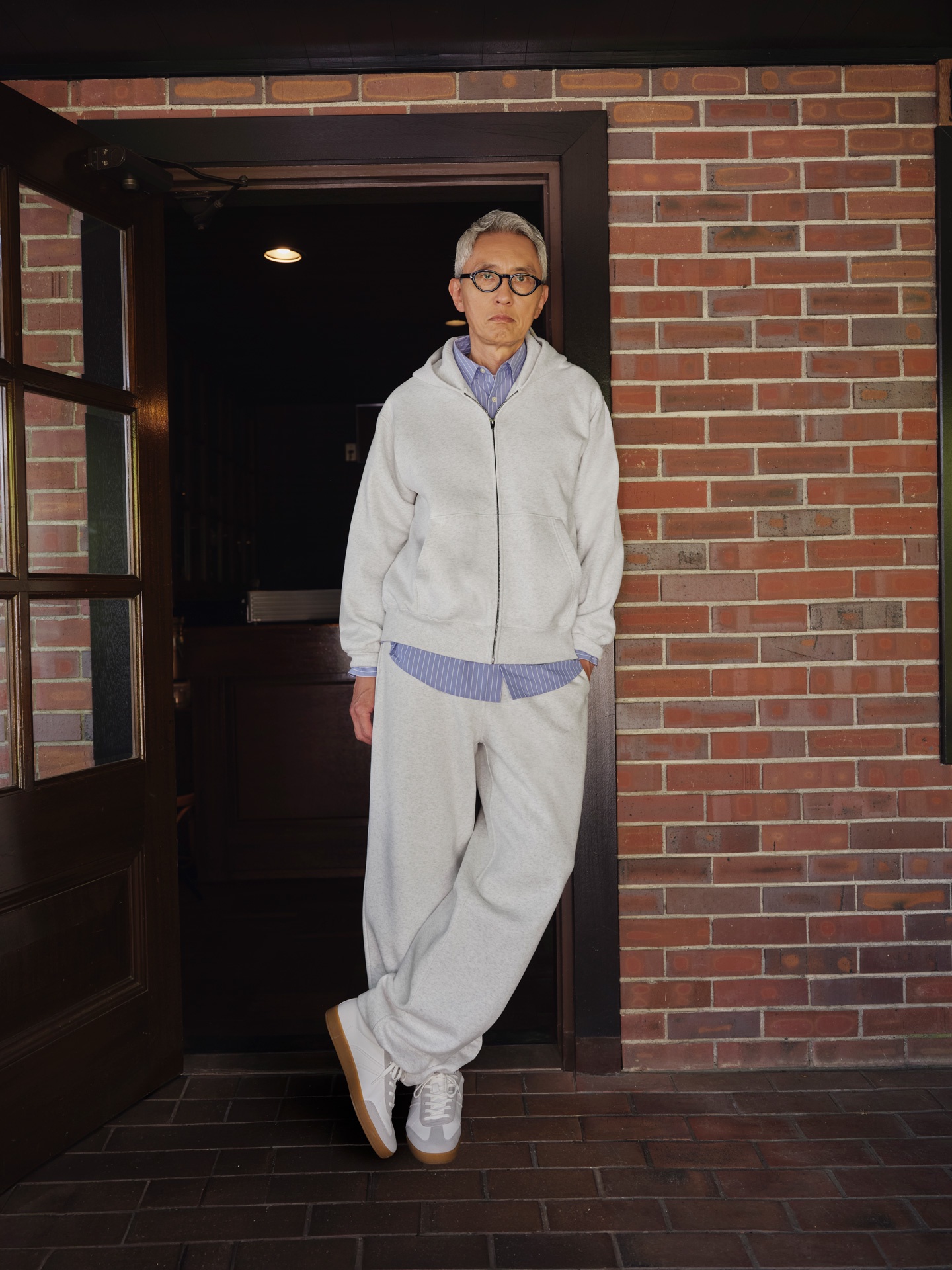 松重豊が全身GUを着たら…… 「ひえー」衝撃のビジュアルに騒然「GUに見えない」「スタイルよすぎ」