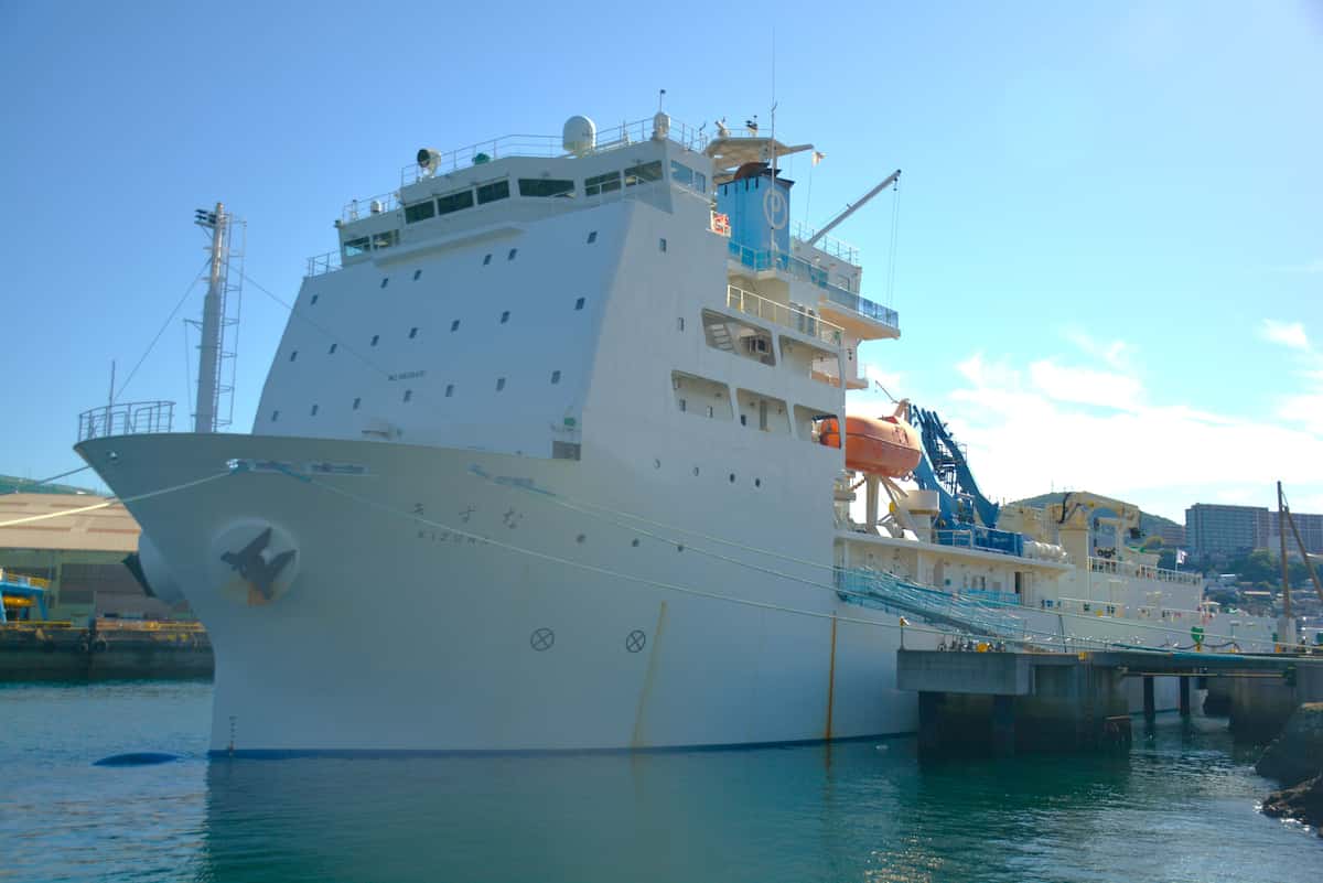 海底ケーブル、政府が民間支援を強化 NTT NEC