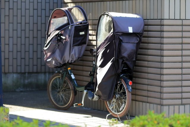 自転車に「傘ホルダー」は違反?警察庁に聞いた、交通ルールのOK・NG…