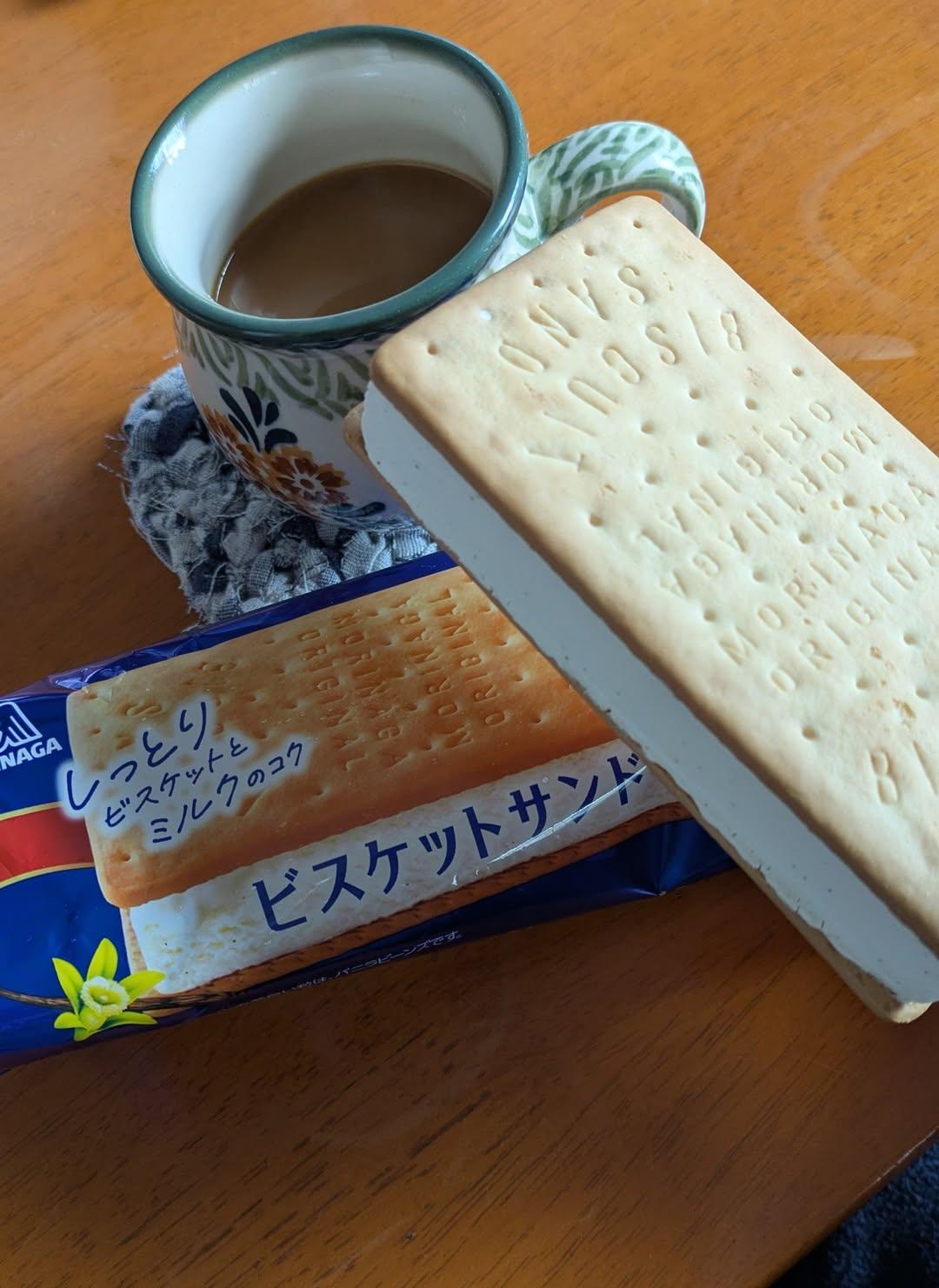 【画像】ビスケットサンドの分厚さ、レベチｗｗｗ